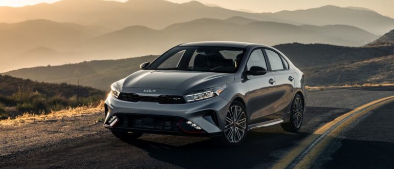 Edmunds diz que este nível de acabamento Kia Forte 2023 é o mais popular